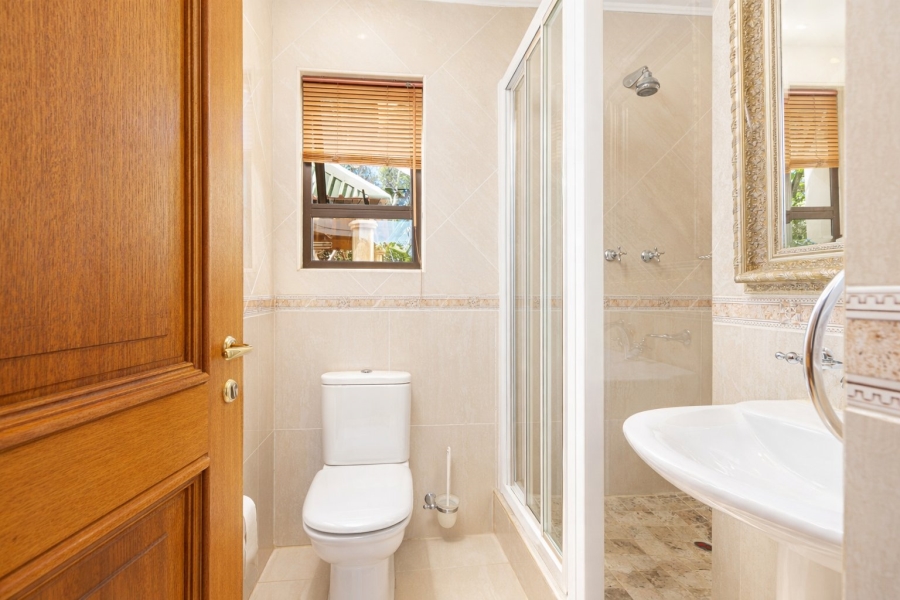 5 Bedroom Property for Sale in Caribbean Beach Club North West